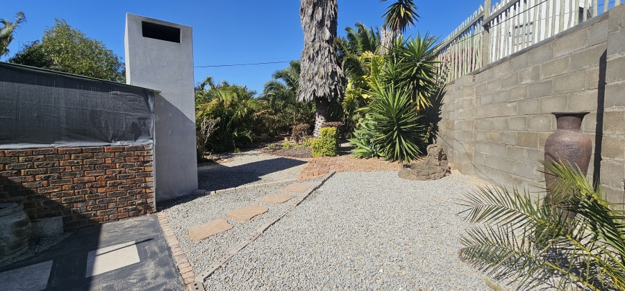 5 Bedroom Property for Sale in Middedorp Western Cape